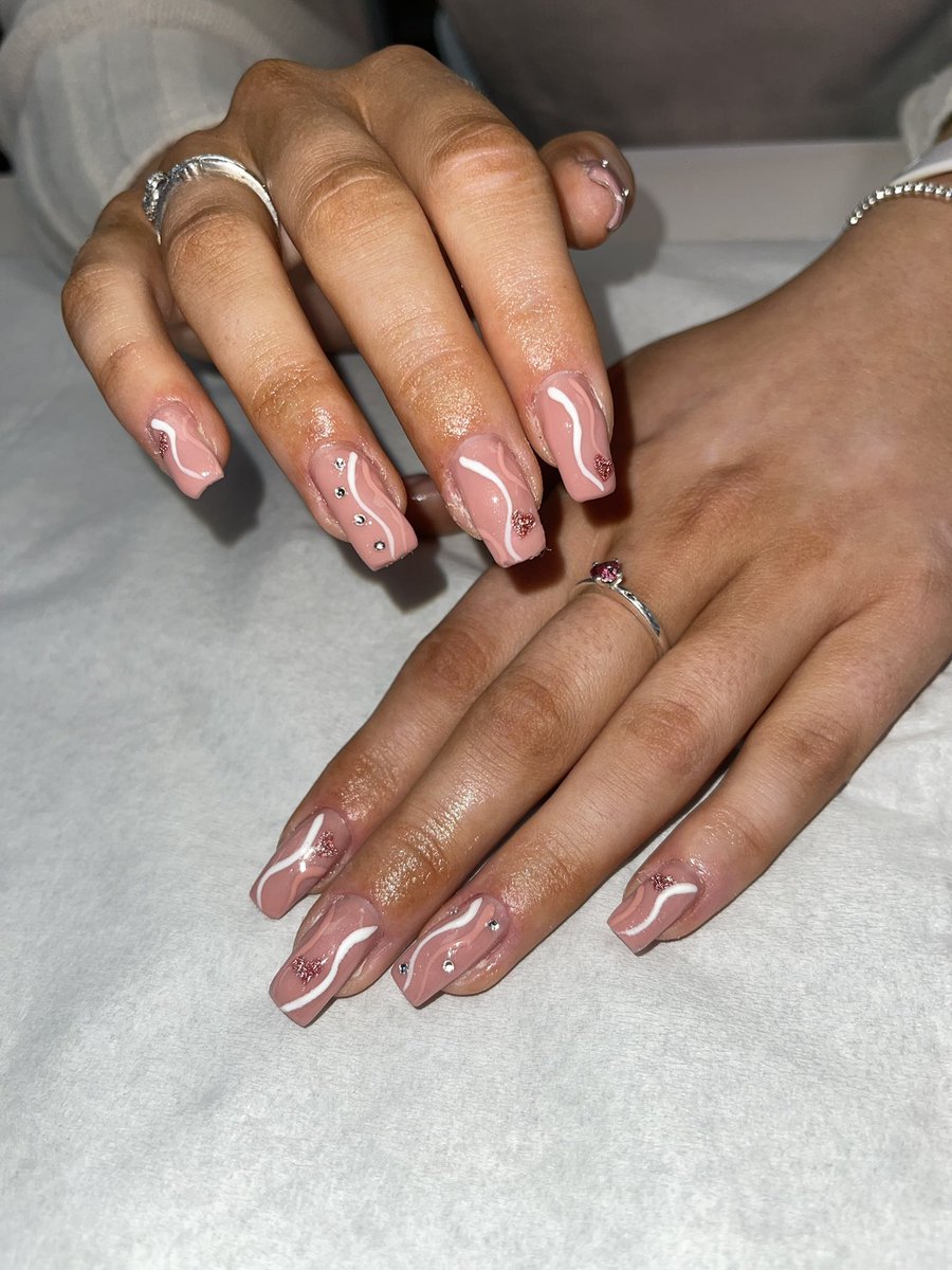 AllyClelland3's tweet photo. Lil bit of self promo getting my wee name out there🙌 Fully qualified nail tech based in Falkirk, appointments available from this week🥰 Acrylics from £23 and BIAB from £18💚xx https://t.co/AgIcJ1EoCZ