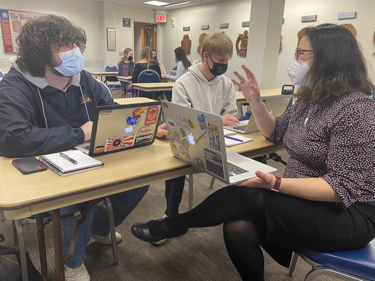 kspaonline's tweet image. On-site critiques are a great way to get detailed in-person feedback. #kspainthestars pics here from KU conference.