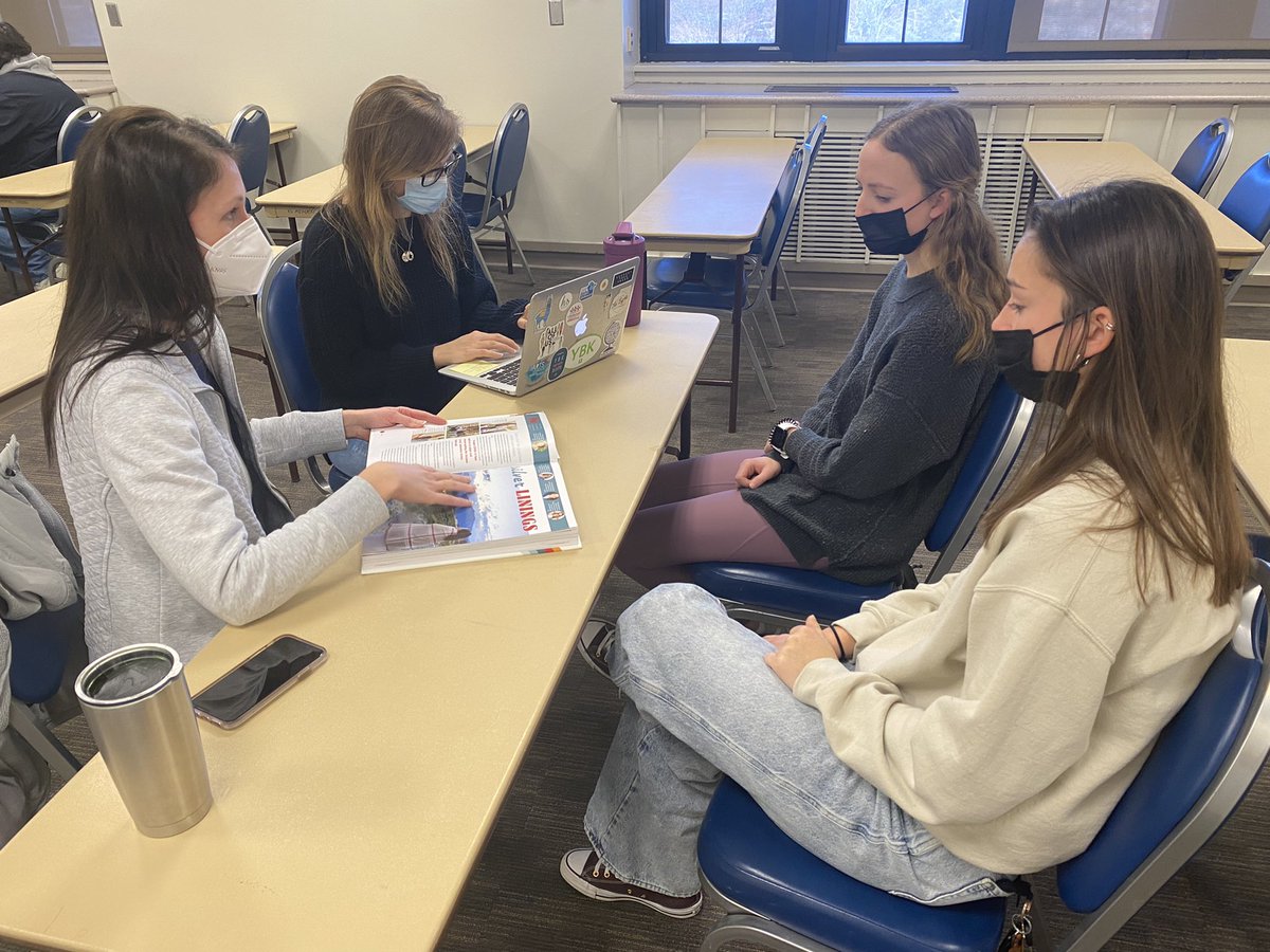 kspaonline's tweet image. On-site critiques are a great way to get detailed in-person feedback. #kspainthestars pics here from KU conference.