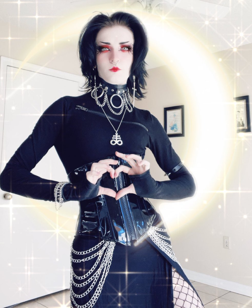 blooodyfangs's tweet photo. Lovesick 🖤 https://t.co/R4jTVYj5FX