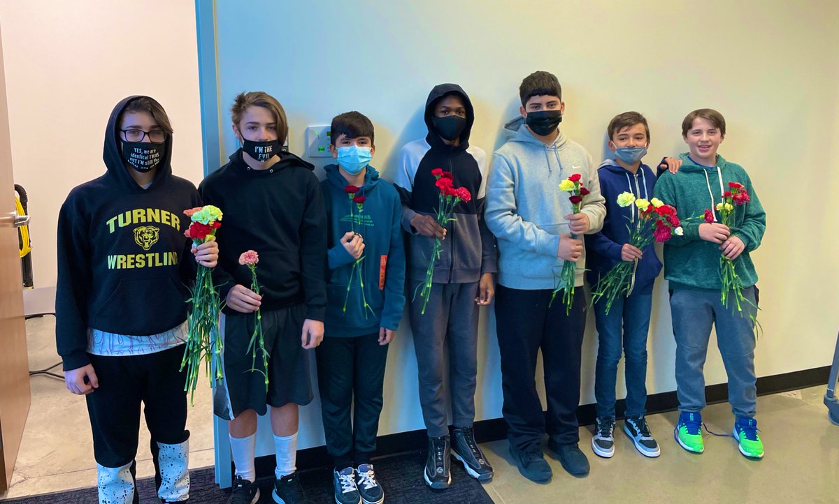misst202's tweet photo. These young men did a great job welcoming all of our Lady Bears for Valentines Day! Thanks for all of your help @TMSbearsKS!! #TMSComeTogether 💛🌹 https://t.co/JlyhpGTSUr