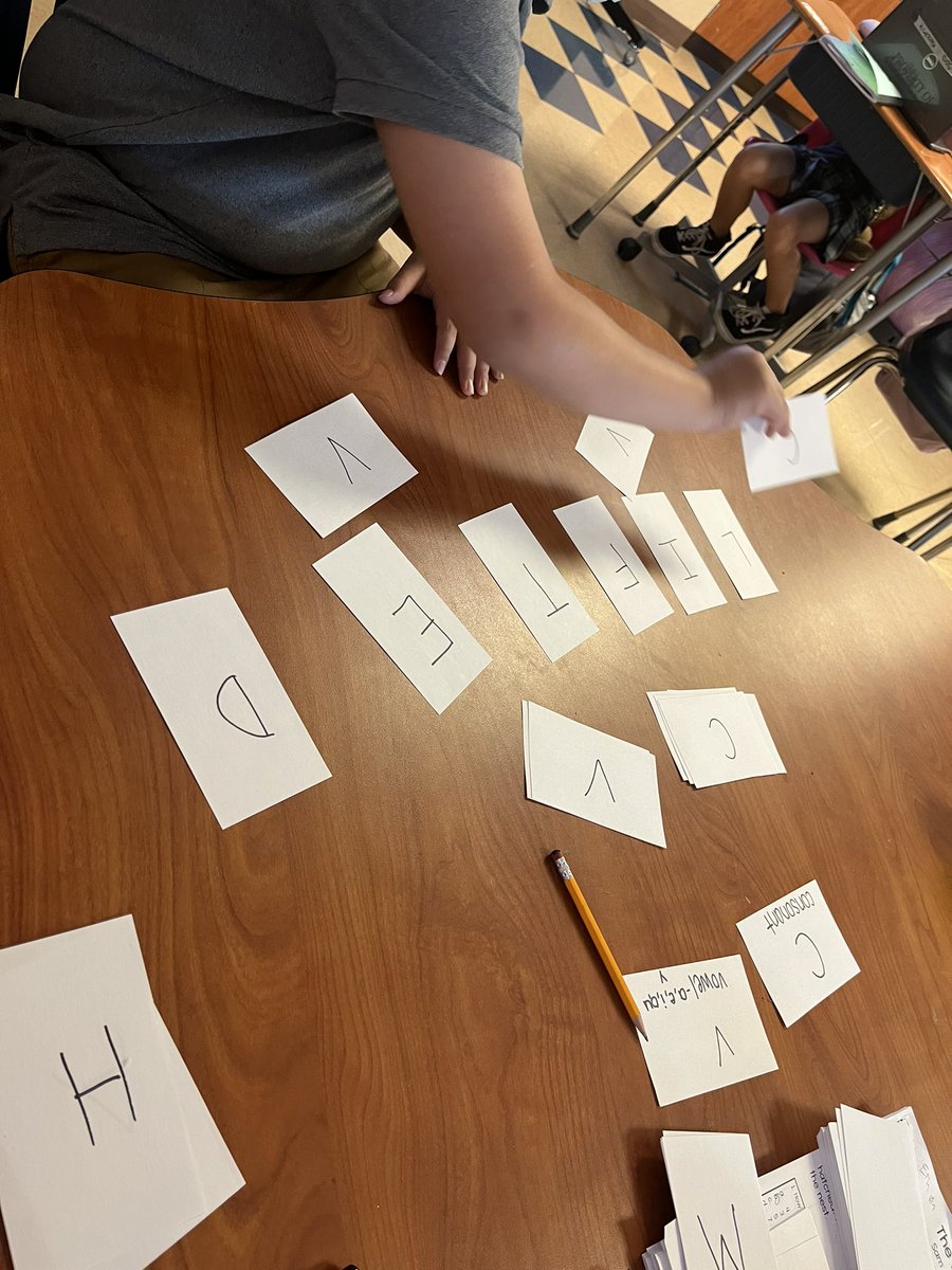 MrsGleicher's tweet photo. One student is working hard to decode and chunk multisyllabic words! He won today… but tomorrow.. I come with harder words! 😂✏️📓 https://t.co/UxfTRRqgro