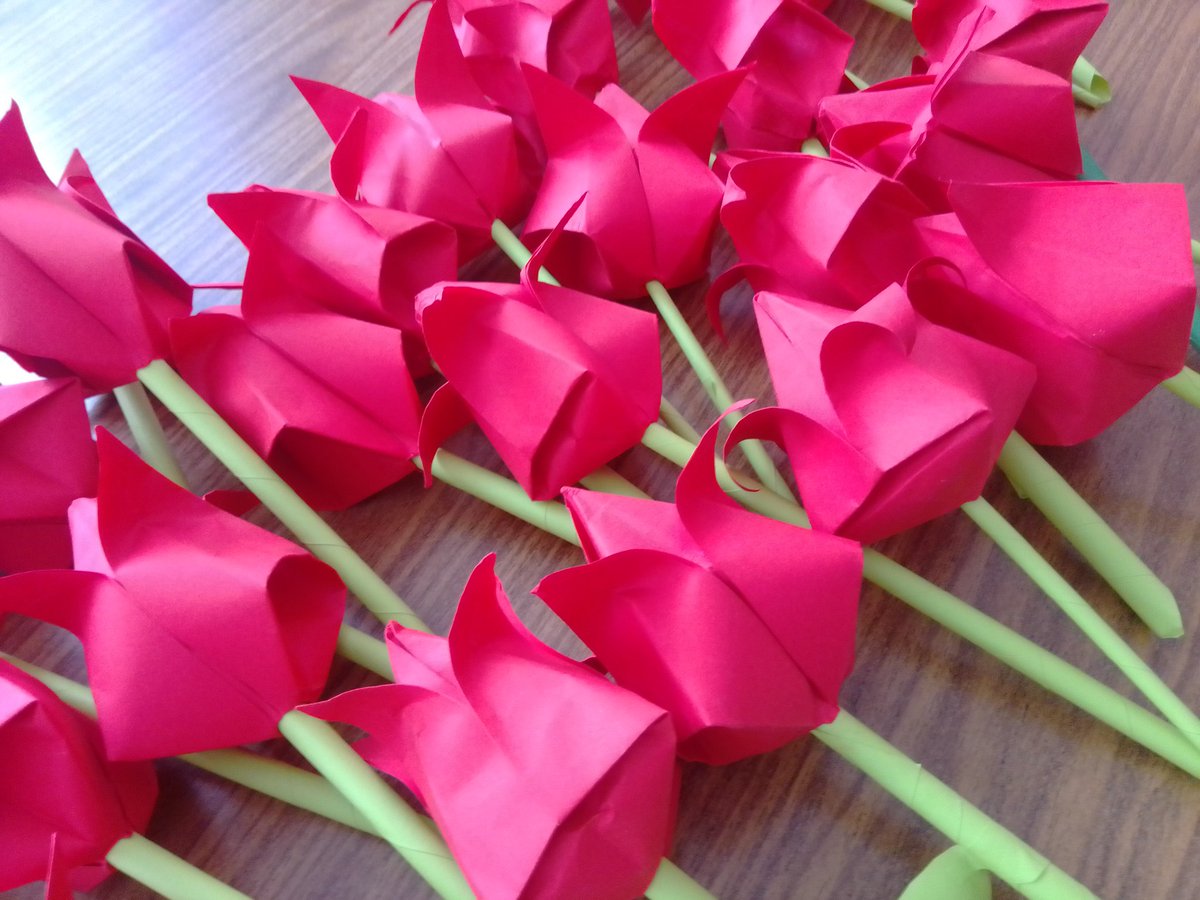 school2_bzn's tweet photo. Обучающиеся СОШ 2 Безенчук присоединились к акции "Красный тюльпан".
Красный тюльпан является не только символом войны в Афганистане, но и знаком уважения и признательности к соотечественникам, проявившим самоотверженность и преданность Родине в боевых действиях за её пределами https://t.co/PEBRgDl2ha