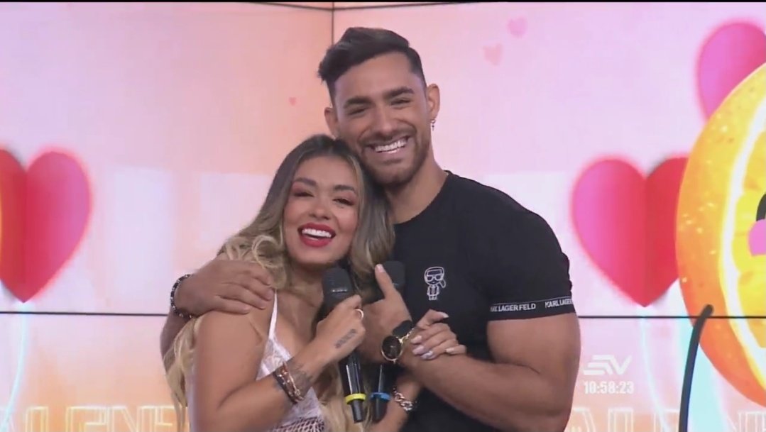 Ra14Mary's tweet photo. Ayy mi Ausley *muere de amor* 
#EnContactoConShirley https://t.co/YRPe2nRCgN
