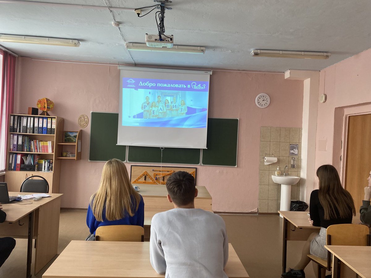 school2_bzn's tweet photo. Обучающиеся ГБОУ СОШ 2 пгт Безенчук являются активными участниками Электронной информационно-консультационной системы для абитуриентов Самарской области АБИТУРИЕНТ 2022. На портале есть информация о всех ВУЗах Самарской области.
#ГБОУСОШ2пгтБезенчук https://t.co/NhvDrG61Dz
