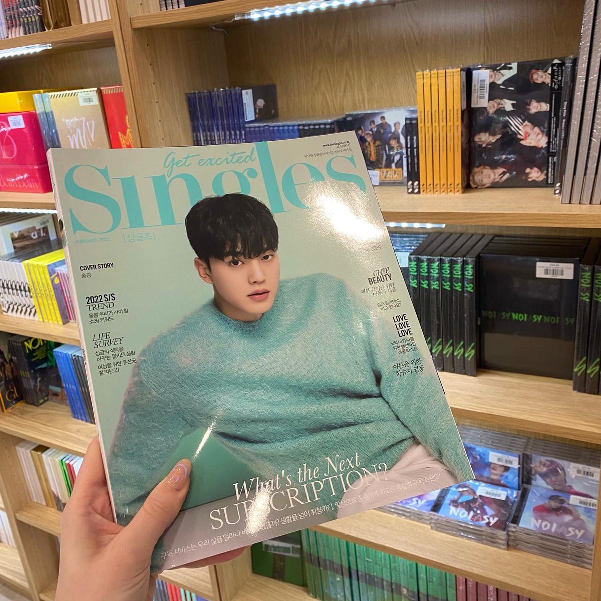 KStars722's tweet image. Did you know we had these in stock..?👀

Kep1er “The Star” Magazine and Singles Feb 2022 Edition feat. Felix of Stray Kids! 

Available both in store and online! 💗 

&amp;gt;&amp;gt;KStars.co.uk

#kpop #KStars