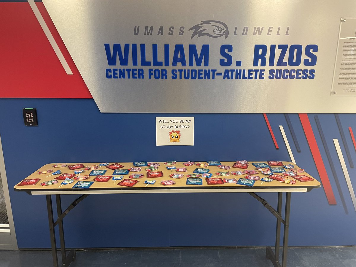 RiverHawkACAD's tweet photo. Happy Valentine’s Day River Hawks! 🥰 https://t.co/2x4x2wS7rf