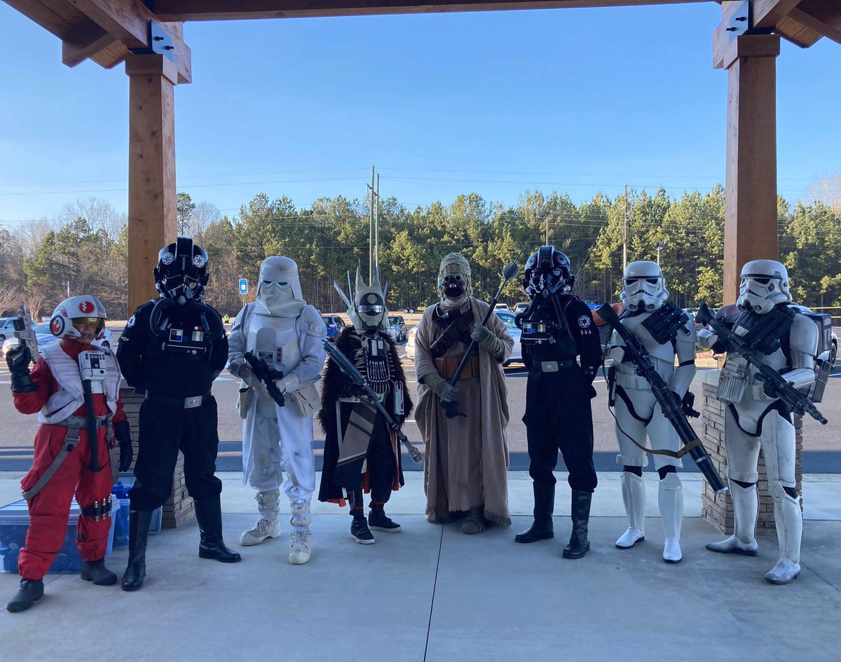 Our troopers were looking sharp as they attended the ‘#NighttoShine’ prom event for adults with special needs in Bethlehem, GA this past Friday. 🖤

#starwarsfans #starwarscosplay #ga501st #501stlegion #badguysdoinggood #stormtroopers #starwarslife #starwars