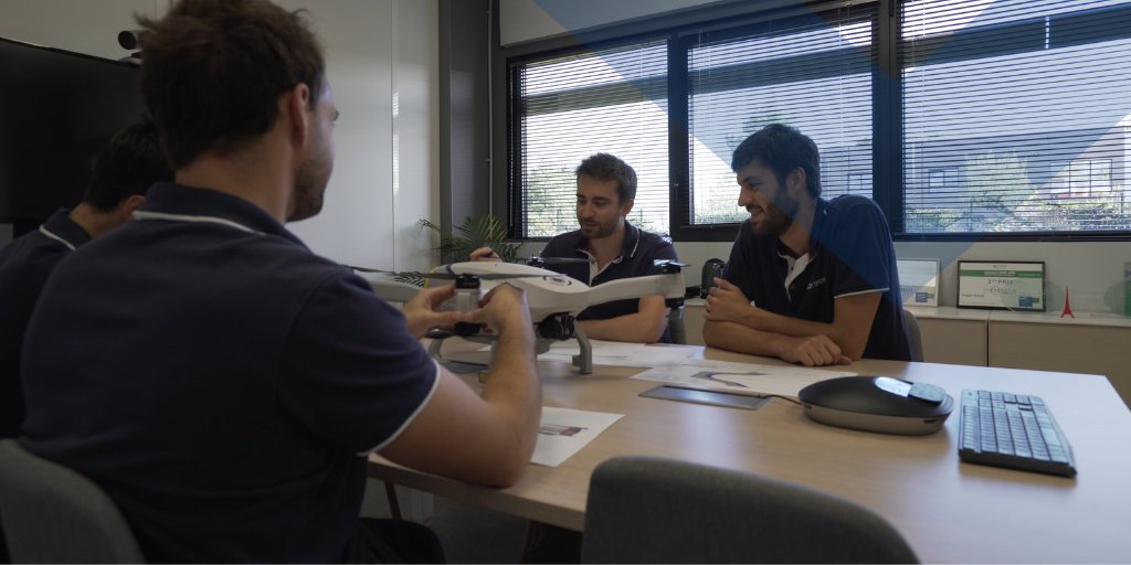 📣 AZUR DRONES RECRUTE 📣
Une entreprise qui grandit, c'est aussi une équipe qui grandit ! Une dizaine de postes sont actuellement à pourvoir (responsable comptable, responsable atelier, ingénieurs...). 
👉 Consulter toutes nos offres d'emploi ici : azurdrones.com/fr/nous-rejoin…