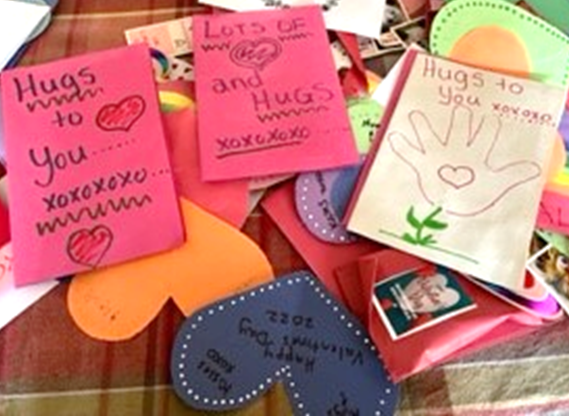 WomenOfATTatx's tweet photo. Our amazing volunteers sharing some love and spreading some joy by creating these wonderful #ValentinesDay cards!!❤️❤️ https://t.co/ZWvubWHDQg