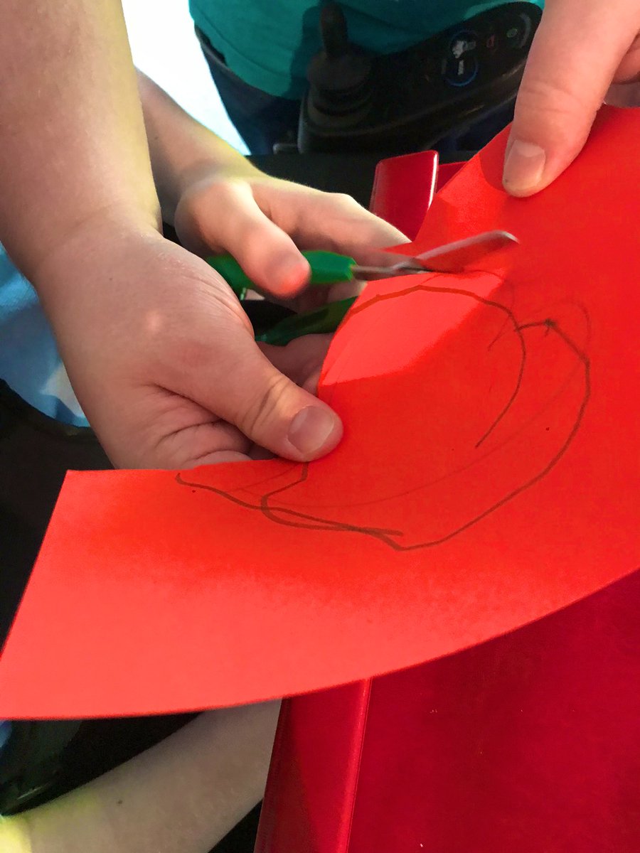 craig_parc's tweet photo. ❤️❤️❤️Happy Valentines Day from all of us at Craig y Parc. Enfys and Haulwen classes have had a day of ❤️’s and made ❤️ shaped shortbread biscuits which we sold for £1 a bag, made fingerprint heart cards and drawn hearts independently and cut them out for cards too.❤️❤️❤️ https://t.co/hcwsbraZlr