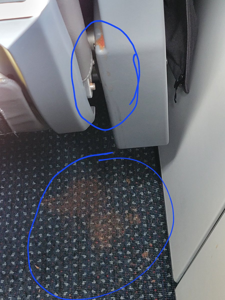 JENisJUICY's tweet photo. .@AmericanAir 
I need some clarification on what THOROUGHLY DISINFECTED means to you?
Good thing there's a #mask #masks mandate 🙄🙄🤬🤬
#AmericanAirlines #aal #robertisom #dougparker #AA @FoxNews @6abc @FOX29philly 
#covid19 #coronavirus #dfw #tus #phl #disinfected #maskmandate https://t.co/2UYllmah4I