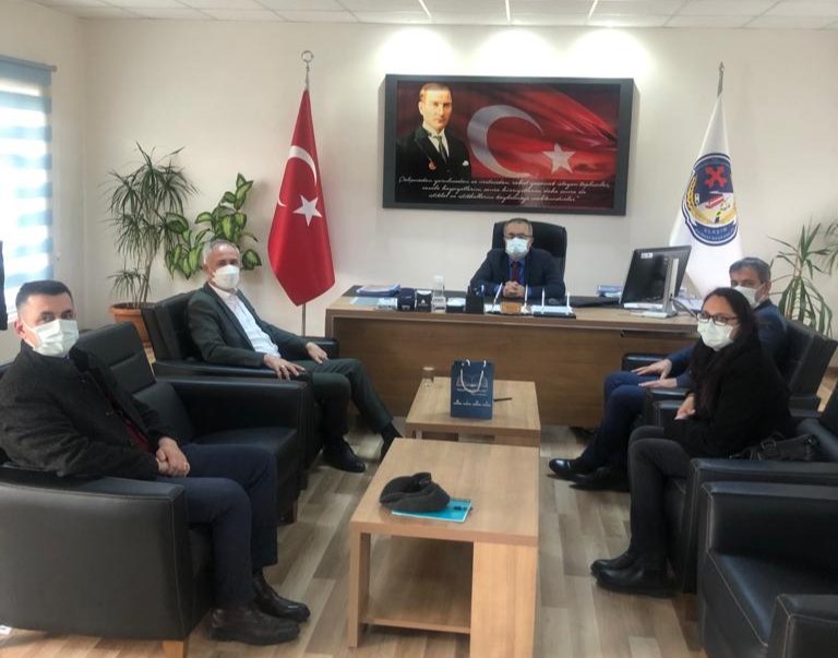 İl Müdürümüz Mustafa Dikici, Manisa Büyükşehir Belediyesi Ulaşım Daire Başkanı Hüseyin Üstün'ü ziyaret etti. Ziyarette "Şehrim Benim Evim Projesi" kapsamında yapılacak çalışmalar görüşüldü.
<a href="/tcmeb/">Millî Eğitim Bakanlığı</a> <a href="/mdikici45/">Mustafa Dikici</a> <a href="/manisabsb/">Manisa Büyükşehir Belediyesi</a>