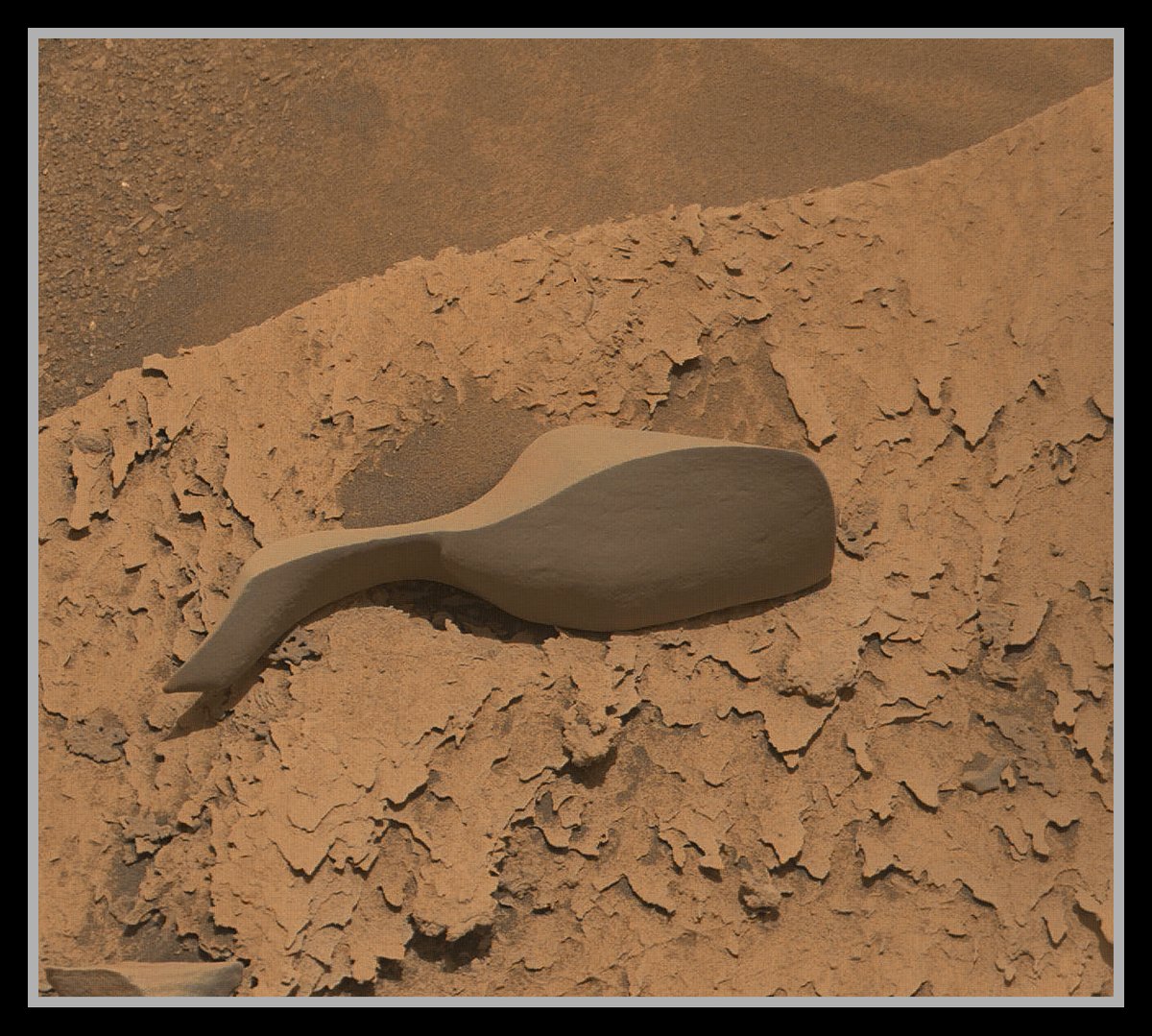 mars_stu's tweet image. Been following Mars missions since the Viking days, and I've seen a lot of weird rocks in that time, out on the plains, inside craters, on mountain tops, but this one, imaged by @MarsCuriosity is just... nuts. Beautiful, but nuts... Image: NASA/JPL-Caltech/MSSS/fredk/S Atkinson