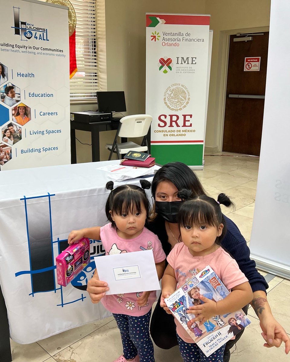 SkyBuilders4All's tweet photo. 💌Today we are pleased as we hand out gift cards💌
Today we gave out gift cards 💌worth $50 and $100 for people who were affected by COVID-19.❤️❤️
We are always committed to eradicating hunger. With the help of other entities, we can deliver food to all those who need it most. https://t.co/AZFp6vSpkL