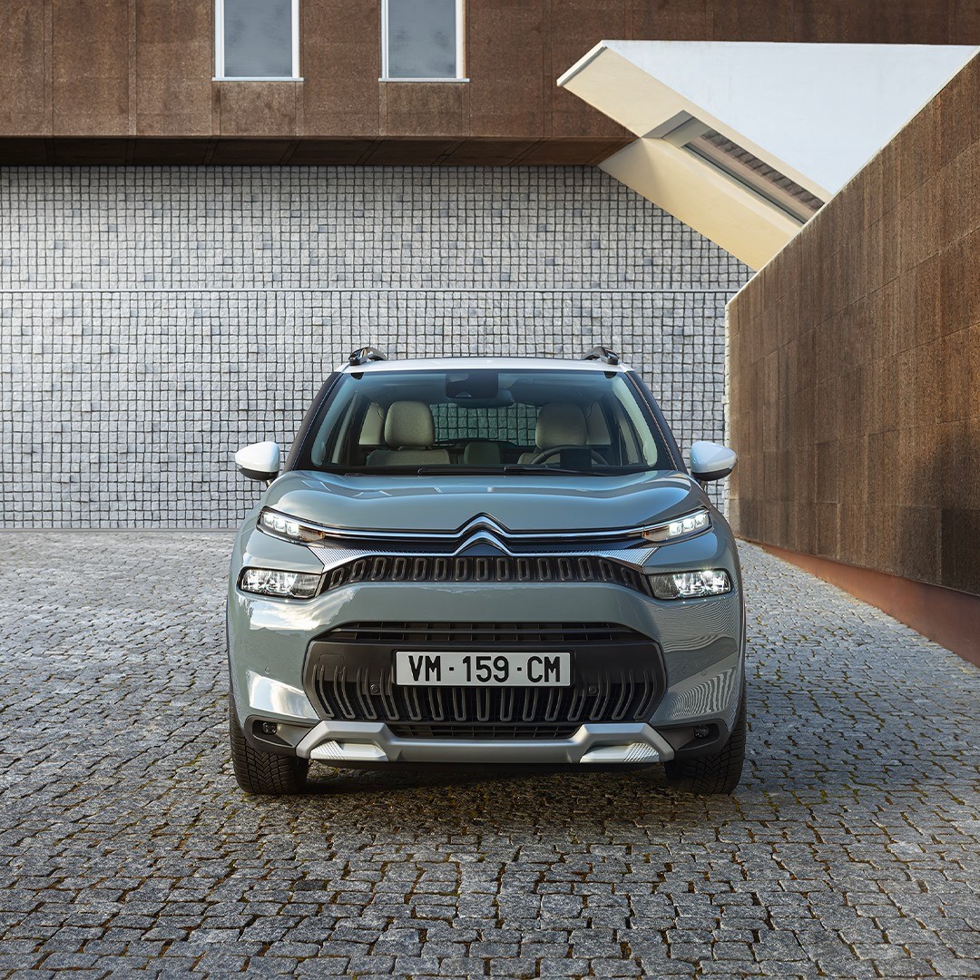 CitroenChile's tweet photo. Imposible resistirse a ese capó, sin duda nuestro SUV se merece todos tus likes. 🤩
Conoce nuestro New SUV C3 Aircross y descubre la sensación de deslumbrar todo a tu paso. 😎
👉🏻 https://t.co/H6FVuhqpAm
#CitroenChile #SUV #NewSUVC3Aircross #WelcomeFreedom https://t.co/3MPmtvQQV8