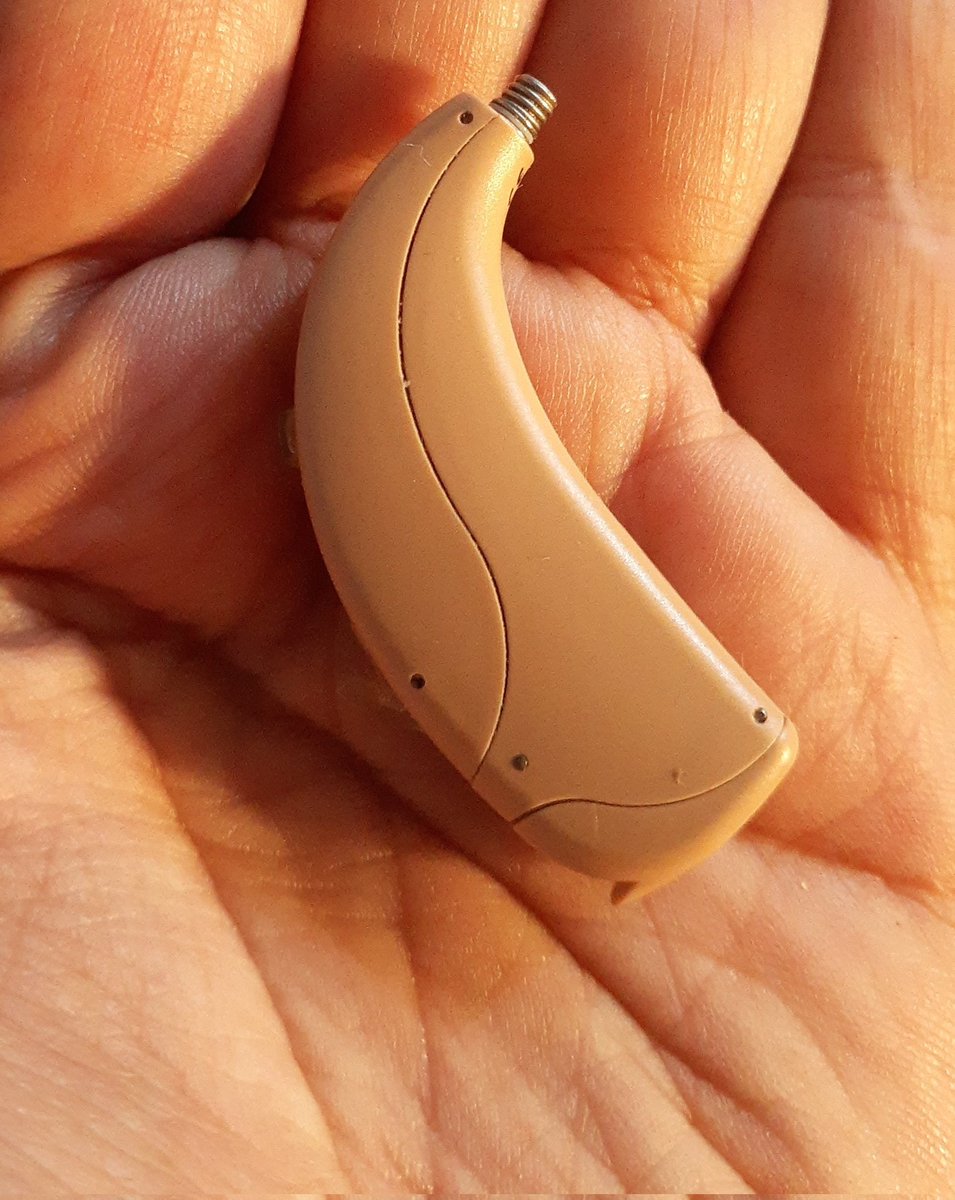 Jobythag's tweet photo. Estoy muy triste ya que esos audifono me lo robaron al momento que se me cayo en el centro.. 
No tengo recurso para comprar otro .. queda 4 semana para irme ala universidad y sin ella no podre escuchar nada..

RTW #Coquimbo  #LaSerena  #Chile https://t.co/9wmRutselu