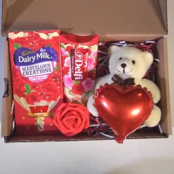 caehyyun's tweet photo. udah segitu aja ya 💖💖💖 intinya happy valentine day guys! jangan lupa buat selalu bahagia, semoga hari kalian selalu banyak seneng nya 💖
( @prkjiisung @yangyanglieu @chzaewon @heekzkie @J0OOYEON @jatkesim @leejennct @sohnerzic @sunwoomu @lijjeu @chaehyudm @yunaksir @jraemind ) https://t.co/DyBkIv4bTK