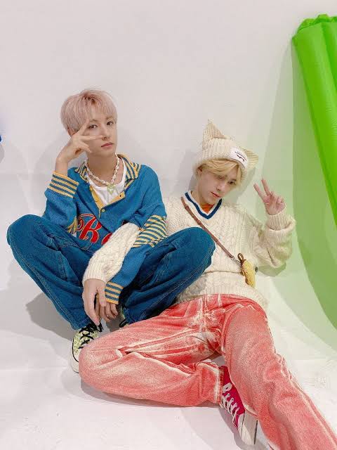 eyereadlots's tweet photo. ゞ saliw ゞ

メ happy heart's/valentine's day #rendery renjun/hendery
メ teen &amp; up aud.
メ they are dancers, i think
メ renjun-centric
メ fluff 
メ english
メ 3.9k words

link • https://t.co/0eHPPUisJ5 https://t.co/p5890DV7TH