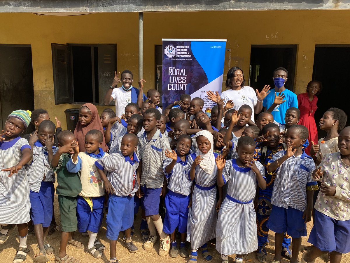 To mark a #HappyValentinesDay, we joined children from Apapa Odan, Kuyoro and Idi-oro Village in Ibadan to express love in it's essence
For these children, valentine was another season to stir up a reason to appreciate their  regardless of location &amp; appreciate their teachers