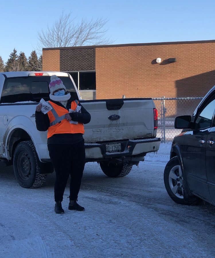 KScougarsOS's tweet photo. It’s Cougar Kindness day at Keppel-Sarawak! 💞Thanks to our friends at McDonald’s Restaurant, we were able to pass out a treat this morning to say “thanks” to all of our parents for their patience during wait times in our drop off and pick up lines! #BWDSB https://t.co/f4jLOhCXkR