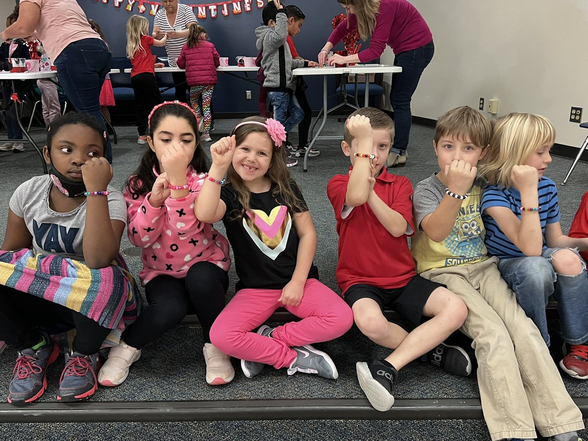 MrsKeelyLewis's tweet photo. @KuehnlePto planned such a fun Valentine Event for the kids! They had so much fun they didn’t want to leave!!! Thank you for all of your planning and hard work! #fabfirsties @KuehnleKISD https://t.co/xkinGn44Eg