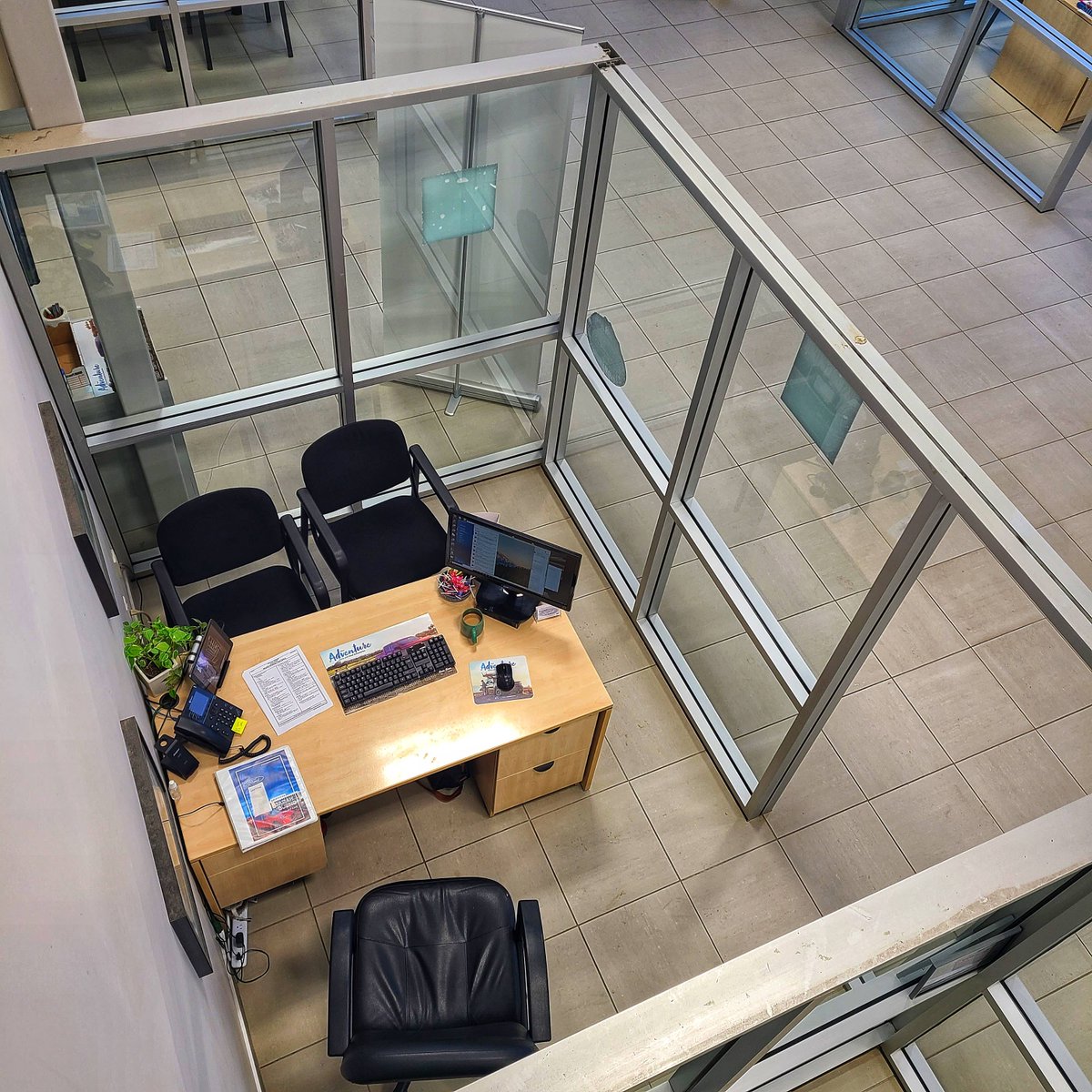 It's Monday! The week is full of potential! I tidy my desk at the end of every day so I can feel centered to start the next day. Now if only I could do that with my house. 😬

What's on your list this week that excites you?

#motivationalmonday #myhinton #explorehinton #myjasper