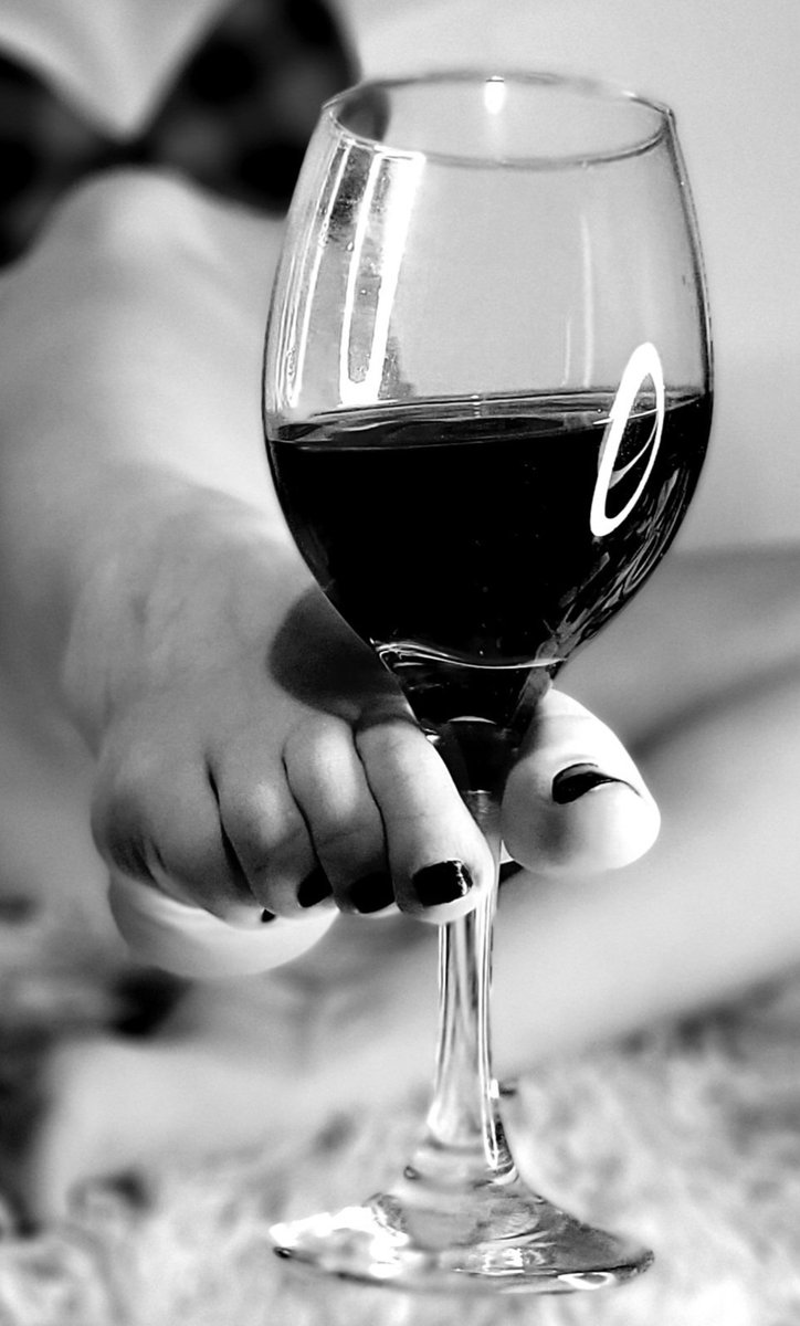fancies_foot's tweet photo. A Valentines Treat from me to you 😘
For the next 7 days you can get my OnlyFans at a discounted price! 
https://t.co/q76g977sPt 

#onlyfans #wine #Feet #footfetısh #ValentinesDay #ValentinesDay2022 #discount #deal #ShareTheLove #frommetoyou #HappyValentinesDay #toes https://t.co/QQG9WQdAkF