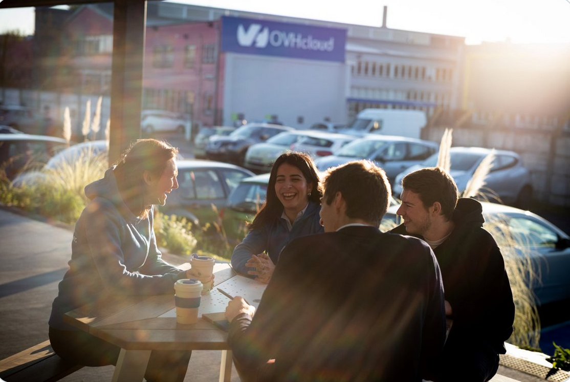 ...... (¯`v´¯)
.......•.¸.•´ 
.....¸.•´ 
... ( 
 ☻/
/▌
/ \

L'infonuagique est notre passion, mais ce sont nos collaborateurs qui nous rendent unique.💘 The cloud is our passion, but it is our people who make us unique. 

#Merci #CloudLover #ValentinesDay #saintvalentin2022