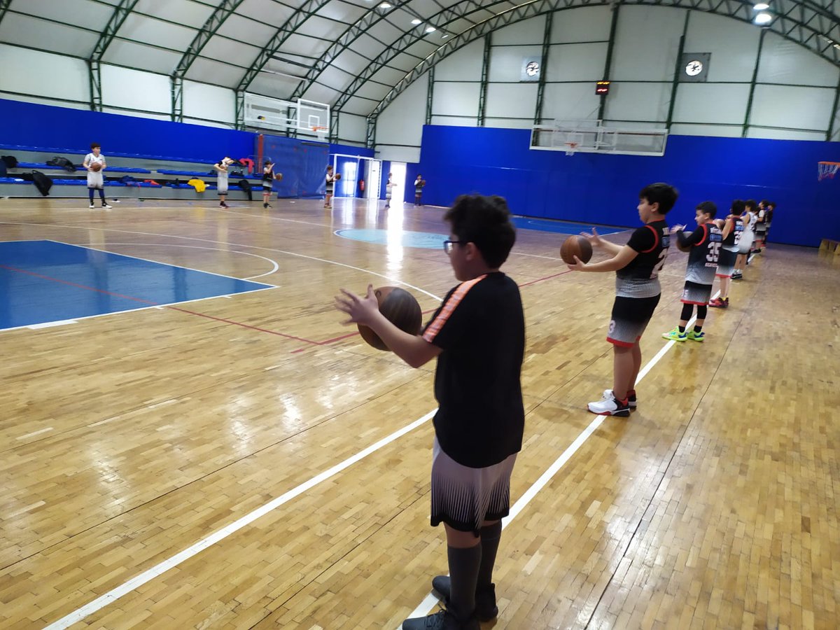 EgeAsist's tweet photo. U11 takımımızın antrenmanından güzel kareler 👍🏀

#EgeAsist #gelecegeasist #basketbol #takım https://t.co/WAUPvph3TG