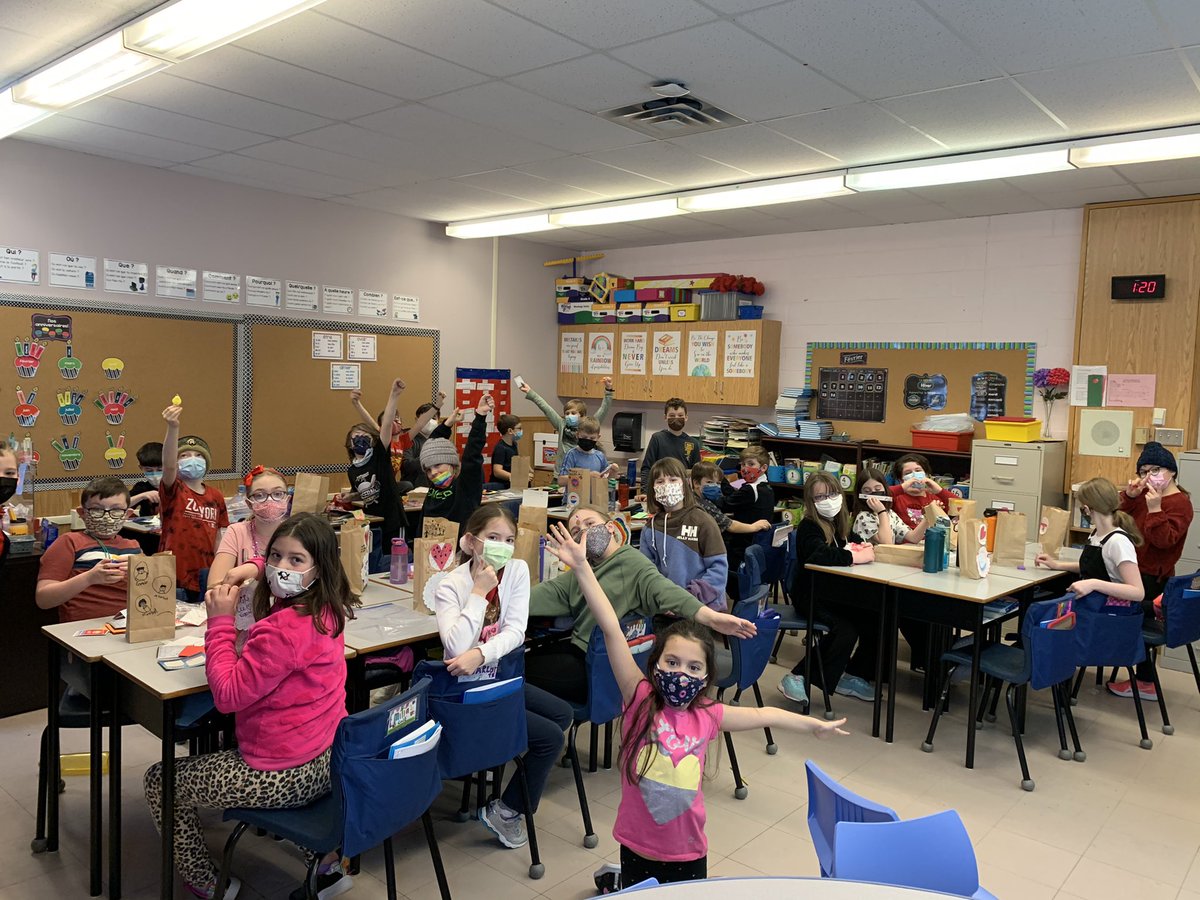 mmemercer1's tweet photo. My class opening their Valentines, all calling out thank you to each other! The sweetest group of kids!! https://t.co/GZNzgse6zI