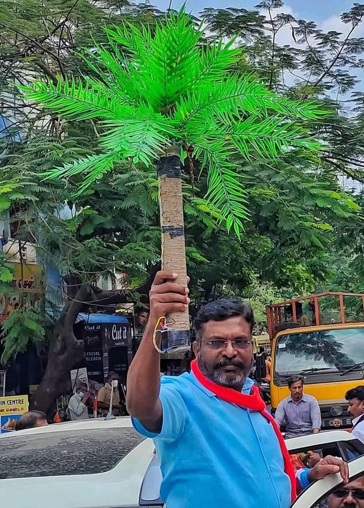 iniyavanVCK's tweet photo. உழைக்கும் மக்களின் உரிமைக்காக தன் வாழ்நாள் முழுவதும் அர்பணிப்போடு உழைத்துக்கொண்டிருக்கும் நம் மகத்தான தலைவர் எழிச்சித்தமிழரின் கரத்தை வலுப்படுத்த வாக்களிப்போம்  தென்னைமரம் சின்னத்தில்.
@thirumaofficial 
@VanniArasu_VCK https://t.co/VH6zKe4xpl