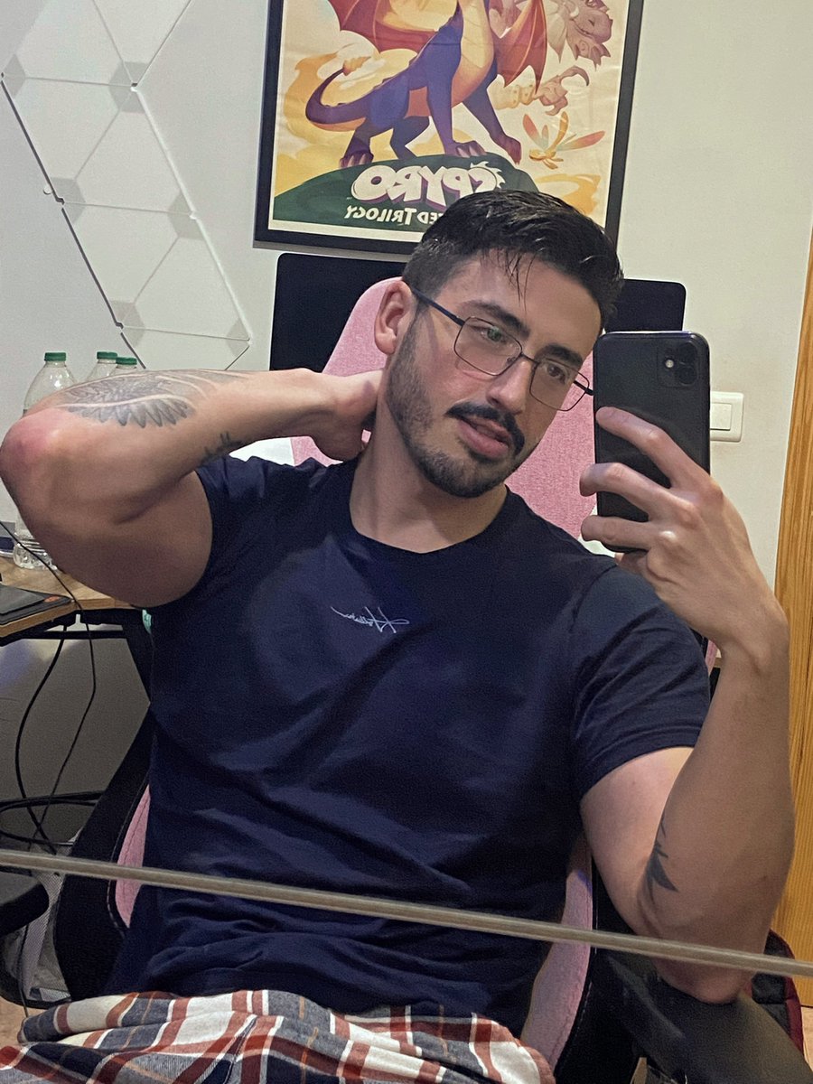 alvarofizzxxx's tweet photo. Feliz San Valentin chicos🥰 lo único que les puedo regalar a todos vosotros por ser mis novios es mi agujero 🍑 https://t.co/9yY80ySXzd