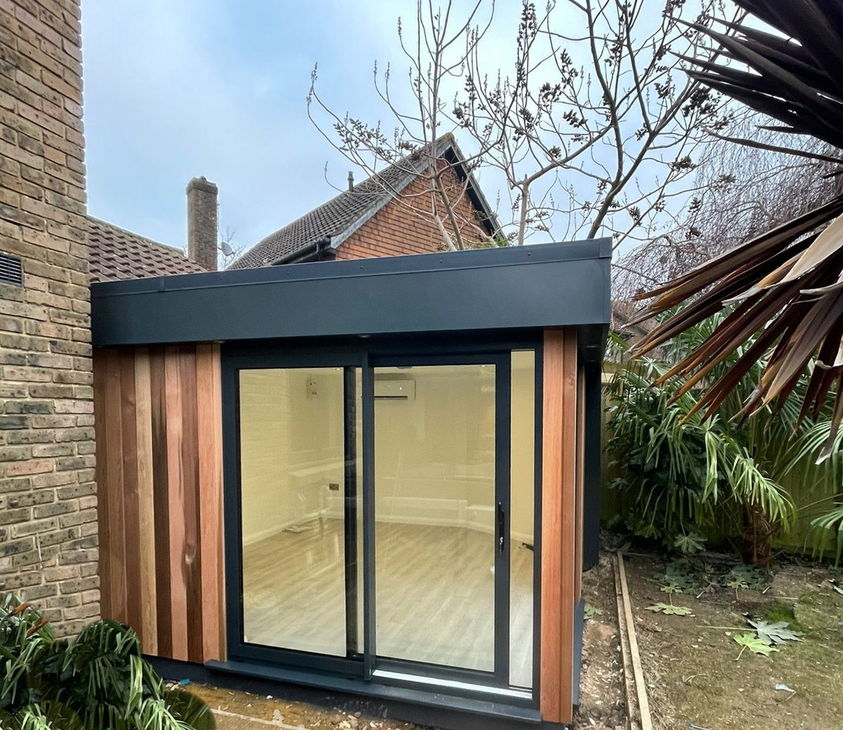 Swiftorg's tweet photo. Your building your way...
Even if the space you have to use is a 'tricky' space, following a irregular boundary line we will always do our best to create your very own life-changing space.
#Notjustabox #gardenroom #bespoke #designandbuild #lifechangingspaces #gardenoffice https://t.co/2q67wsPJ1o