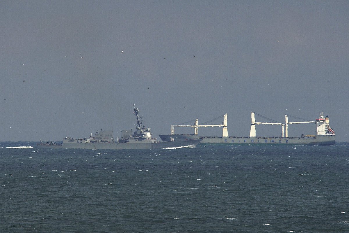 The USS TRUXTUN (DDG-103) 🇺🇸 Arleigh Burke-class Flight IIA guided missile destroyer. And the #Chipolbrok #GeneralCargoShip #Parandowski IMO:9432139 en route to Baltimore, Maryland, flying the flag of Malta 🇲🇹. #USNavy #USSTruxtun #DDG103 #ShipsInPics