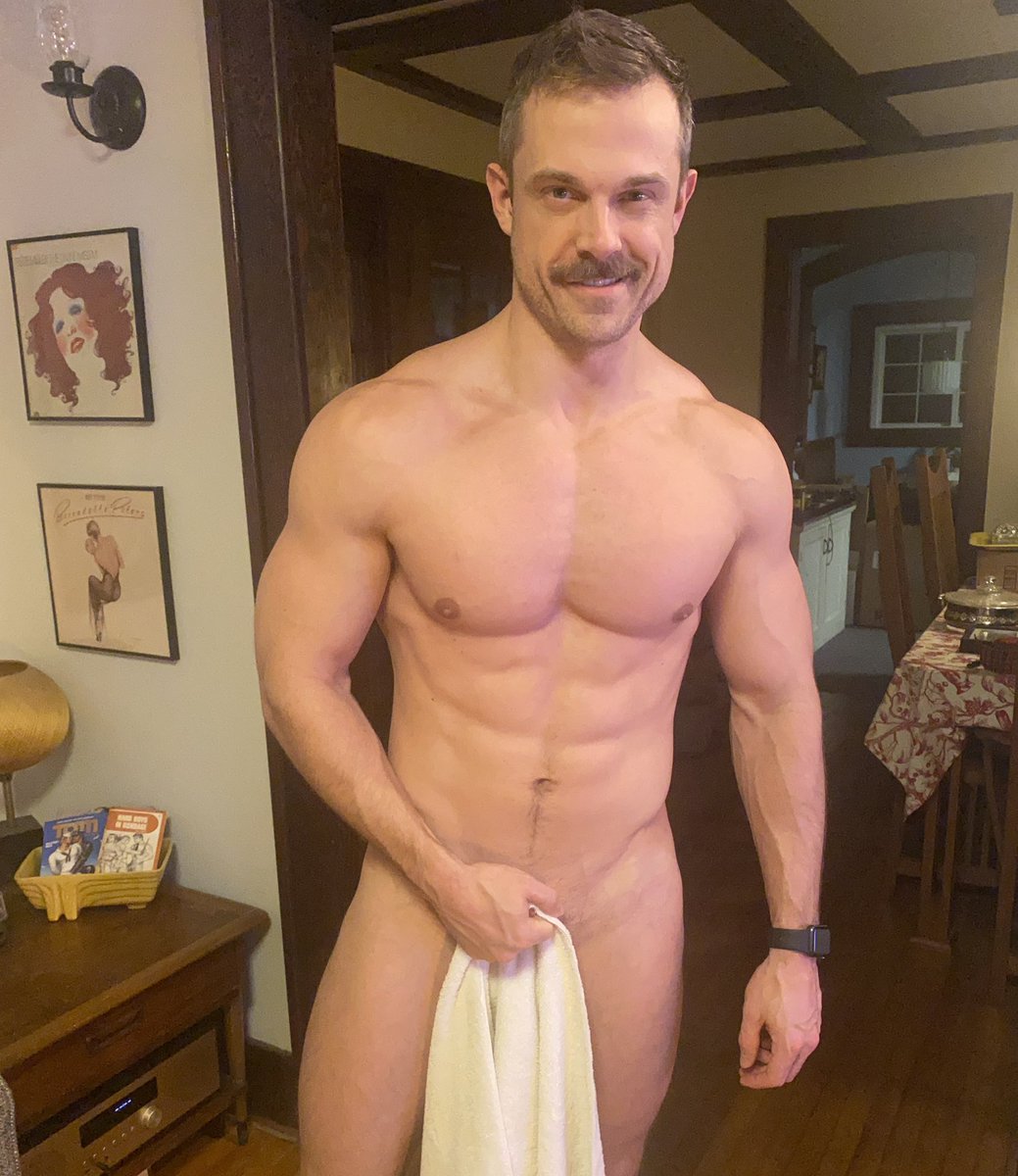 Check out http://onlyfans.com/skymylesnyc to see me drop the towel.