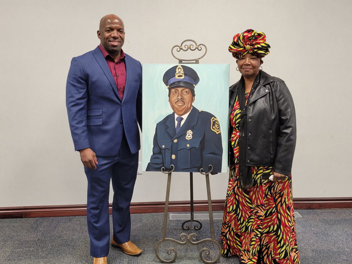 Last week <a href="/HfxRegPolice/">Halifax_Police</a> unveiled a portrait of Cst. Sinclair Williams who was the first Black police officer hired by one of HRP’s predecessors Dartmouth PD in 1968. His portrait will be proudly displayed at police headquarters, painted by local artist @letitiafraser_ #AHM2022