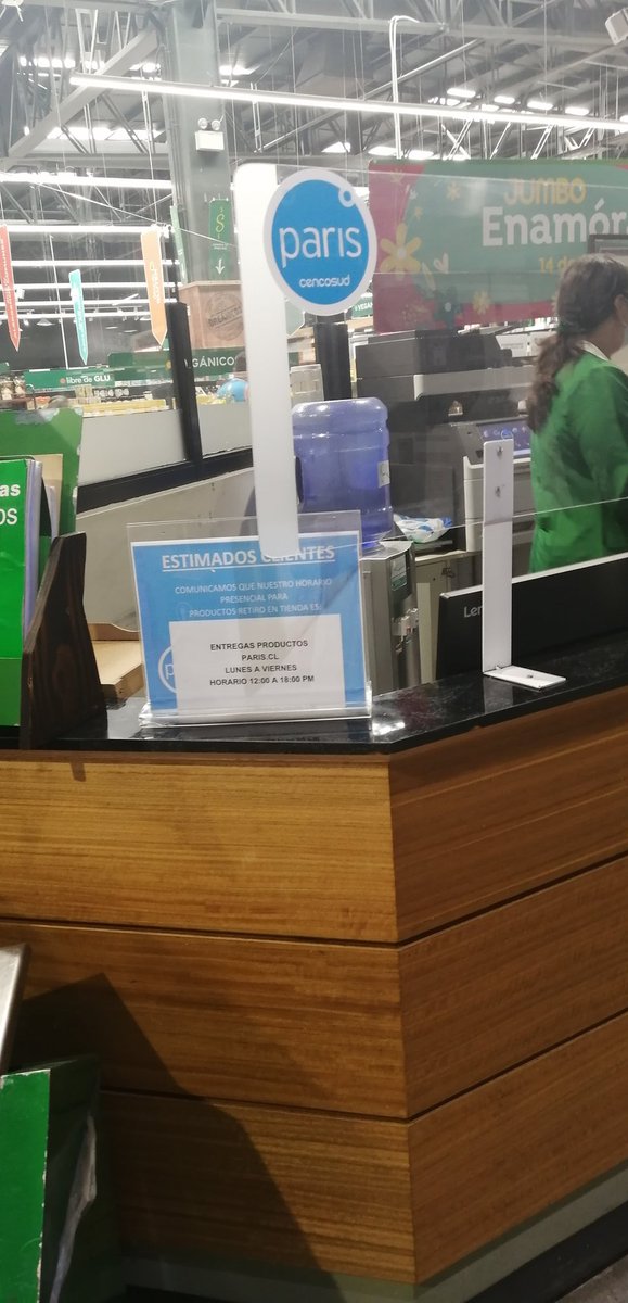 Horrible el servicio su servicio una COMPRA ON LINE  notificada de que esta en Jumbo las rastras, voy a retirar y no hay quien entregue compra, personal de Jumbo indica que ellos no pueden entregar compras