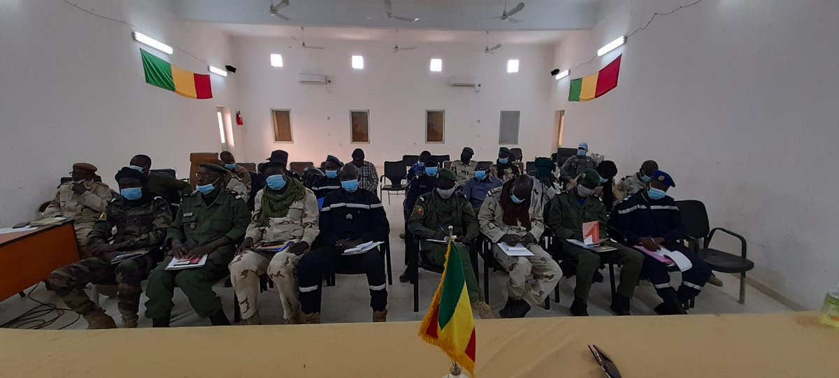 UN_MINUSMA's tweet photo. #Mali 🇲🇱 - #Tombouctou : la gestion des mouvements externes des détenus au cœur d’un atelier.
#A4P #ServingForPeace @Justice_Mali #DNAPES #DRAPES
Lire l'article ici 👉 https://t.co/L3aTC5vq8V https://t.co/NQHT5PEZ4z