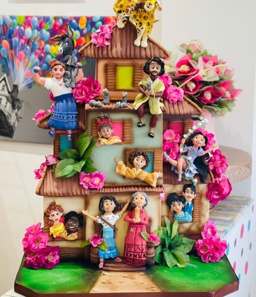 How talented is my friend!!! 😱🥰🥰 #Encanto #Cake 💯👏👏👏
