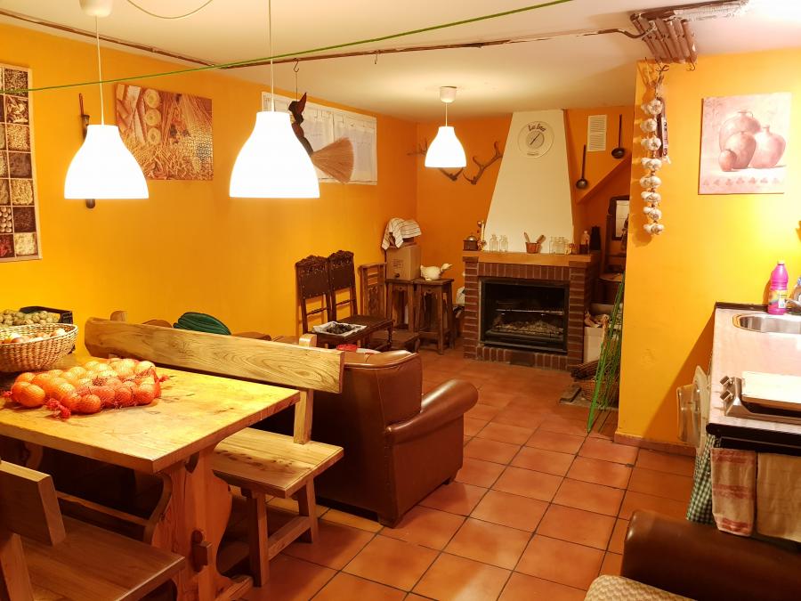 InmoCoaching's tweet image. ¿Quieres visitar este chalet en una zona tranquila a pocos minutos de León? 

Tiene 4 plantas, con porche y jardín privado. Zonas comunes deportivas y salón social con cafetería. 

Echa un vistazo a nuestra web para más datos y fotos: bit.ly/3uMCzQT

#leonesp