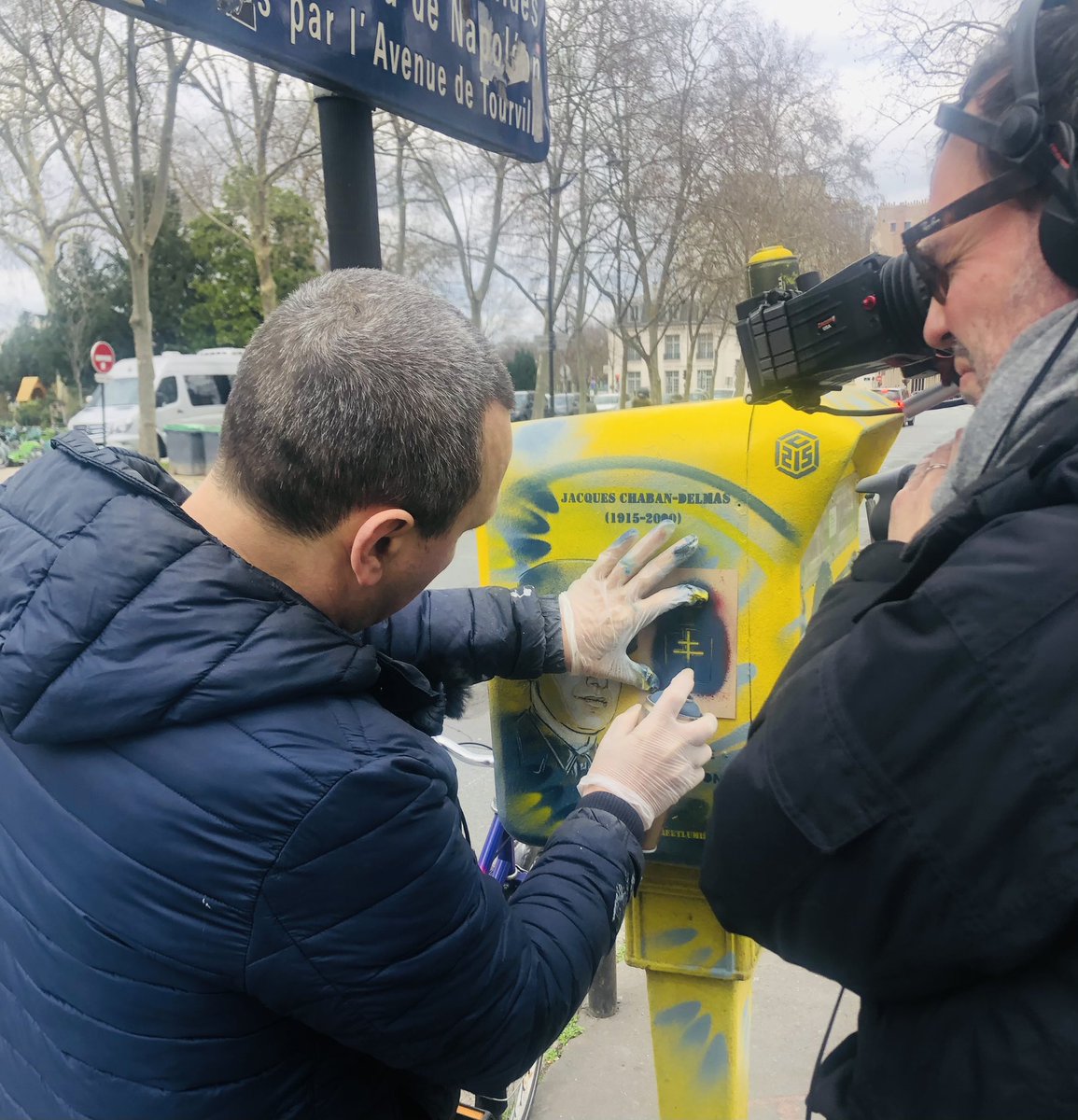🇫🇷Rencontre avec l’artiste C215 <a href="/christianguemy/">C215 ⚔️</a> à l’occasion de son exposition sur les Compagnons de la Libération aux Invalides à Paris.

Rendez-vous à 18h40 dans le #64Minutes sur TV5MONDE !