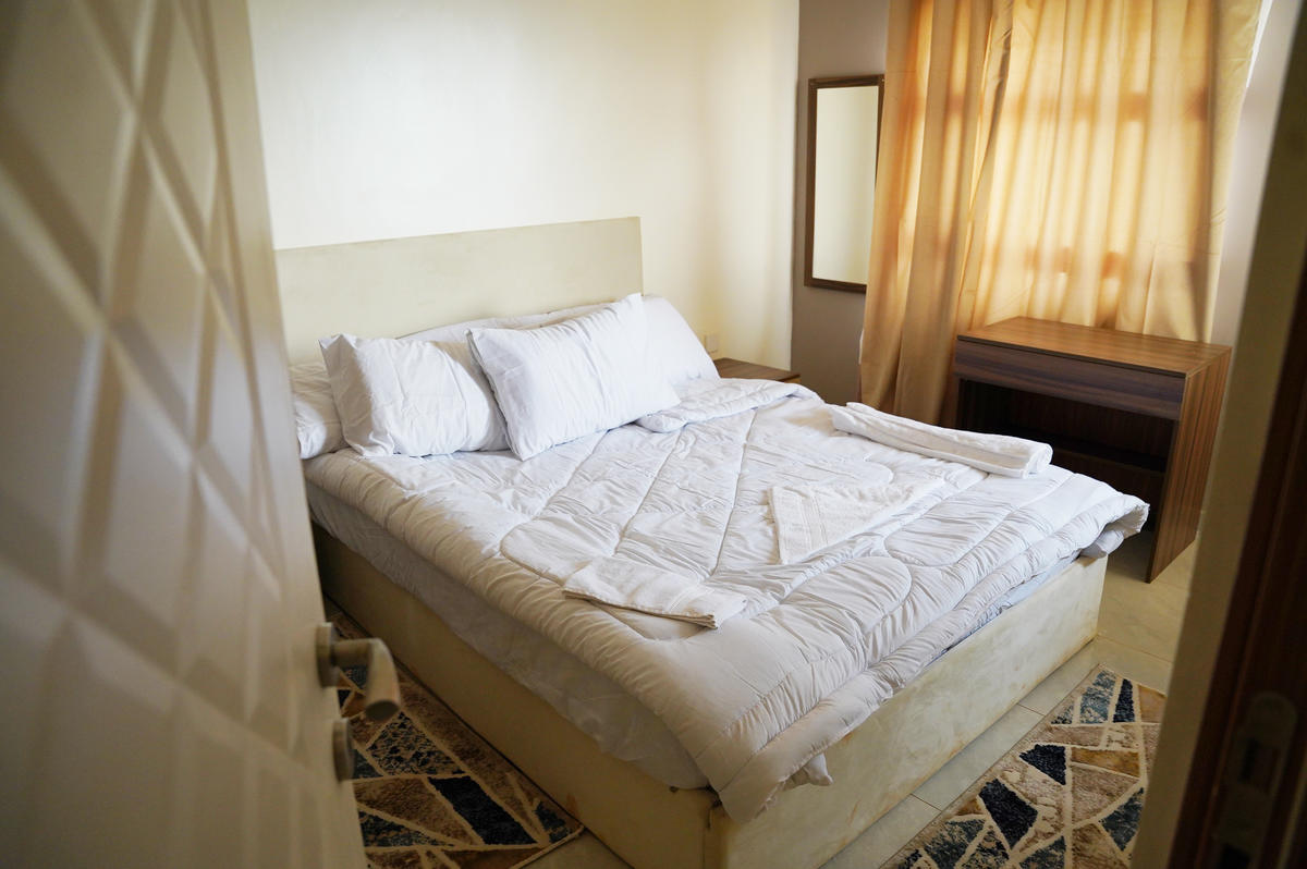 AfricaFactsZone's tweet photo. Rwanda's President Kagame has opened 2,200 environmentally friendly fully furnished housing units.

They costs between $15,000 to $35,000.

Payment will be made in installments.

Most of the building materials used were locally sourced. https://t.co/hegvtyN6Pu