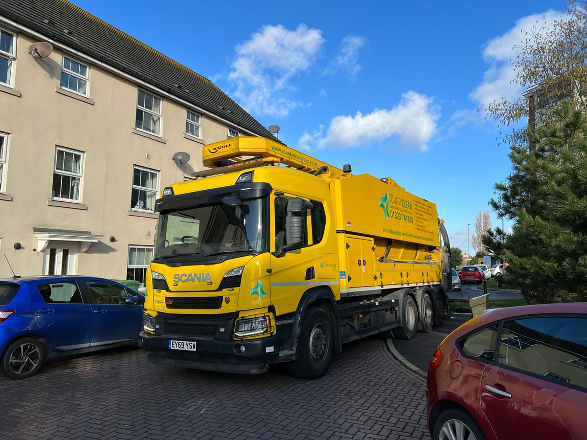 countyclean's tweet photo. There had been reports of flooding in this residential area. Utilising our #CombinationUnit, work began by emptying all the roadside #Gullies of silt and debris, next the #SurfaceWaterLines were jetted. Next, our CCTV unit was able to inspect the lines.
https://t.co/GuAaQeRU7q https://t.co/nlmtHfsyGC