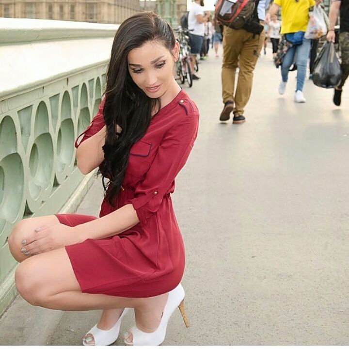 meloddyee's tweet image. Bonne fête de St Valentin à tous retweeter et abonné vous si tu me crois belle dans ce tenue🌹🌹🌹