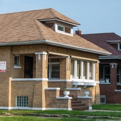 chiarchitecture's tweet photo. ARCHITECTURE DICTIONARY
Dormer: a small structure with a window that projects out from a sloping roof
https://t.co/yHIQA8SN8F
📸: Eric Rogers
#Chicago #architecture #design #bungalow #architecturedictionary #dormer https://t.co/ys8SpsD8O6