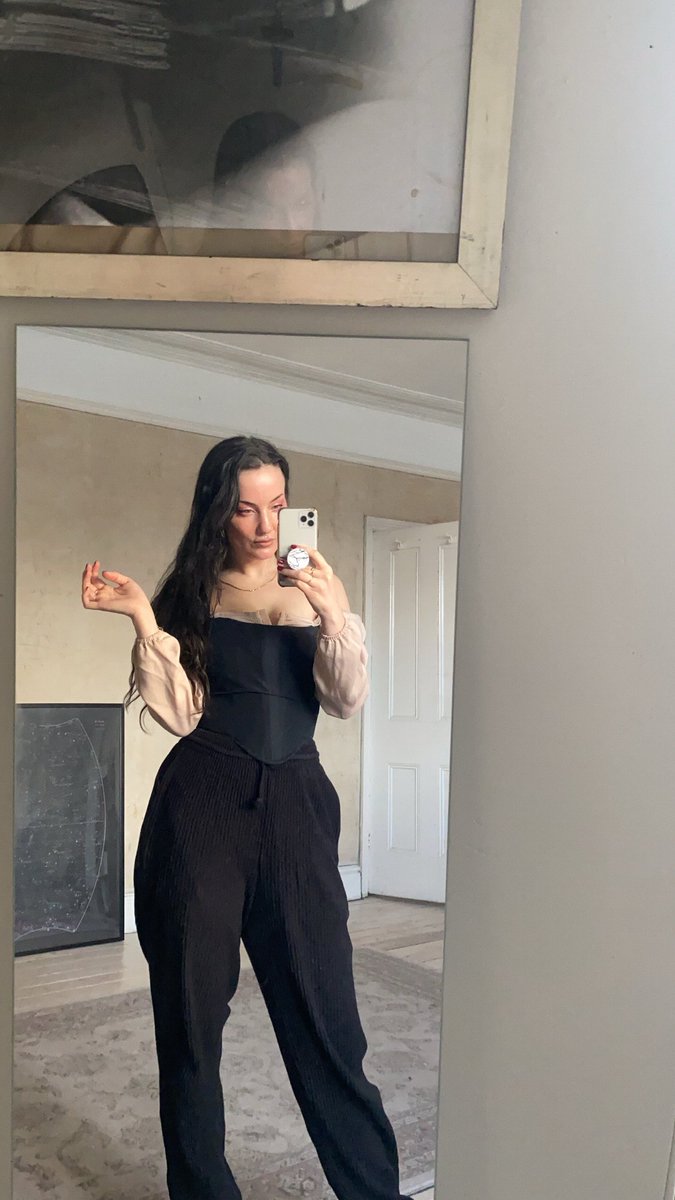 Vex Ashley 🩸 (@vextape) on Twitter photo Doing a free 💕Valentine’s💕 <a href="/fourchambered/">Four Chambers</a> online screening and panel talk  just under 1 hour for <a href="/EmbassyGallery/">Embassy</a>
embassygallery.org/events/love-2-… Doing a free 💕Valentine’s💕 <a href="/fourchambered/">Four Chambers</a> online screening and panel talk  just under 1 hour for <a href="/EmbassyGallery/">Embassy</a>
embassygallery.org/events/love-2-…