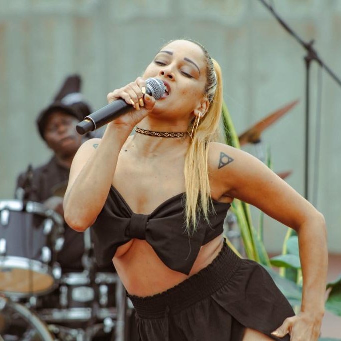 Lex_LaFoy's tweet image. #NewProfilePic

Lex LaFoy at the #PostPostDigitalConcert see the full concert here youtube.com/watch?v=dAXv1v…

Photo by @ralenale1