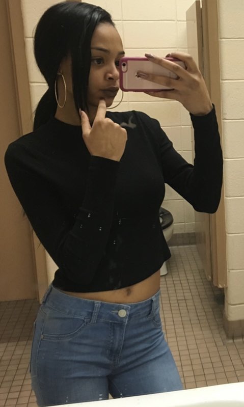 missskeaa's tweet photo. Canβt believe itβs been 40 months since you went to heaven ππ. Missing you like crazy. My first valentines @__desshoee #ripdess https://t.co/yiSb253TLY