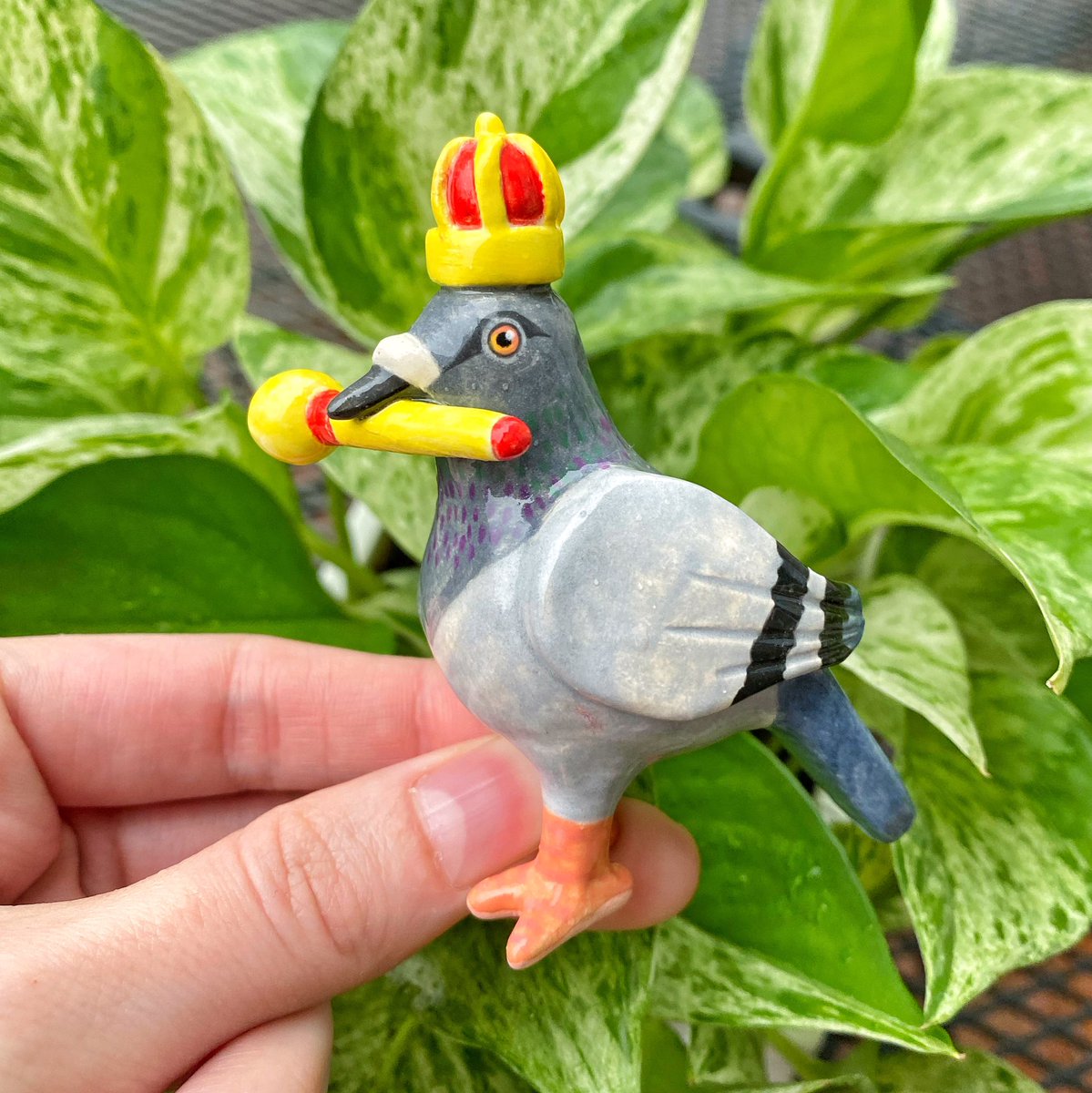 unexpectedlu's tweet photo. Very excited about this pigeon king #pigeon #ceramicanimals #ceramics #cityanimals #birds #animals #kawaii #king https://t.co/2cVnnTwdDs